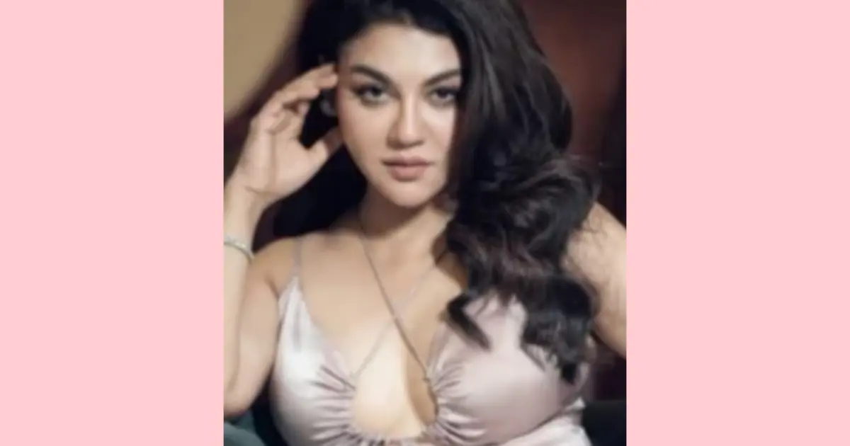 গোলাপি স্যাটিন পোশাকে জয়া আহসানের নতুন রূপ, মুগ্ধ ভক্তরা