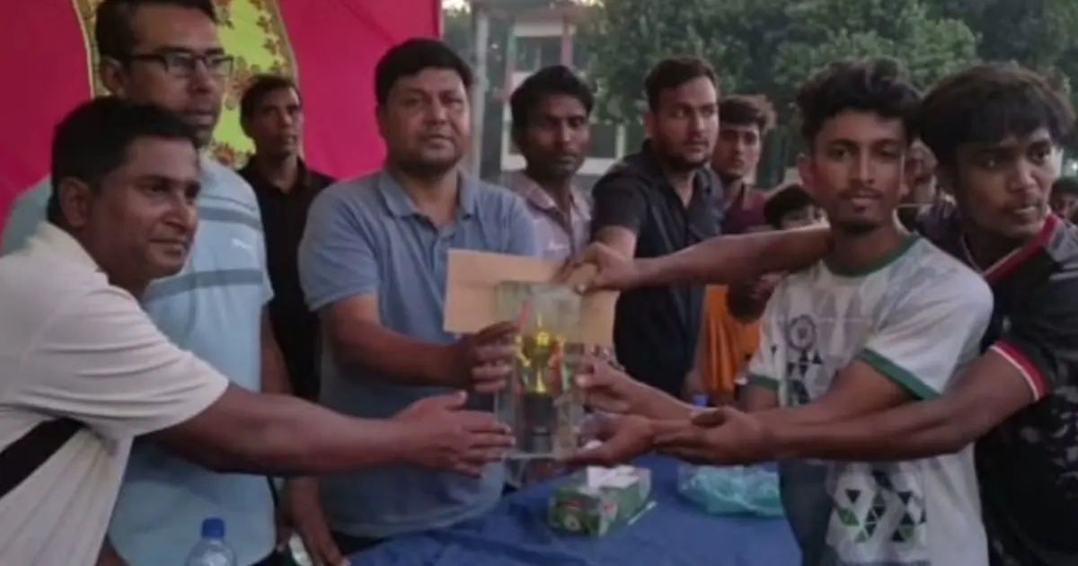 আলমডাঙ্গার ভাংবাড়ীয়ায় ফুটবল টুর্নামেন্টে  সাজু দ্যা টাইগার ক্লাব চ্যাম্পিয়ন