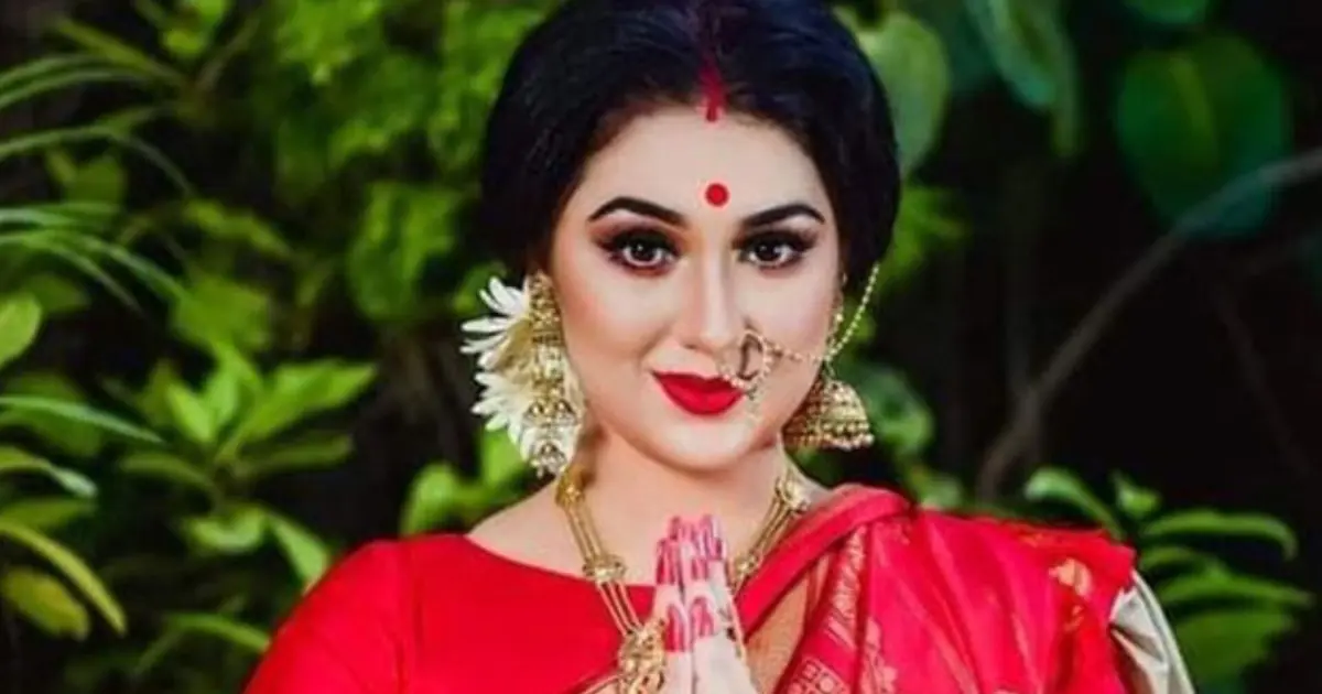 পূজার আমেজে মায়ের স্মৃতি ও সন্তানের ভালোবাসায় আবেগাপ্লুত অপু বিশ্বাস