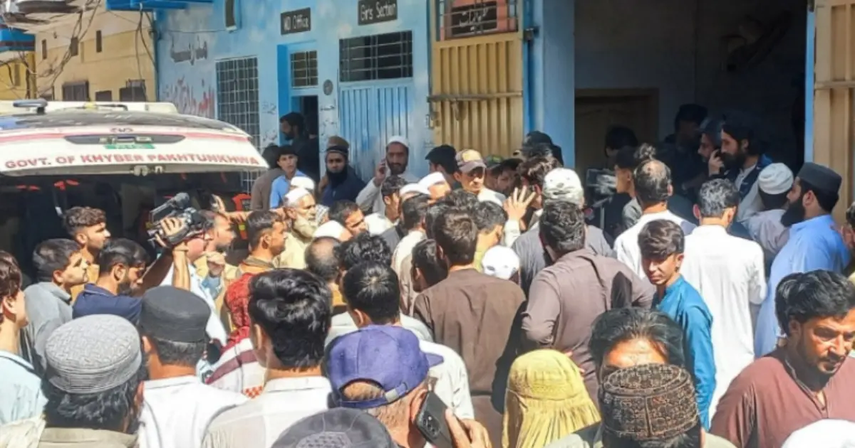পেশোয়ারে স্কুল ভবন ধস: নিহত বেড়ে ২৮, শোক প্রকাশ শীর্ষ নেতাদের