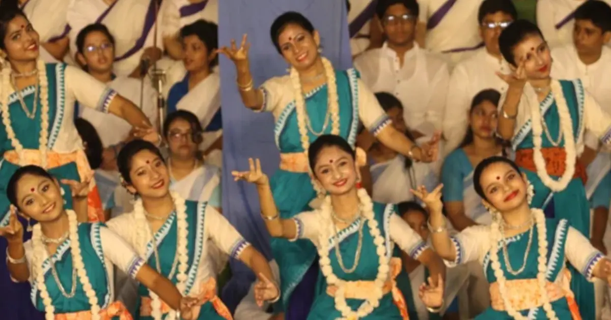 গান ও কবিতায় সেন্ট জোসেফে ছায়ানটের বর্ণিল শরৎ উৎসব উদযাপন  