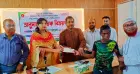 আলমডাঙ্গায় অসচ্ছল ও দু;স্থদের মাঝে এক লাখ টাকার অনুদানের চেক বিতরণ
