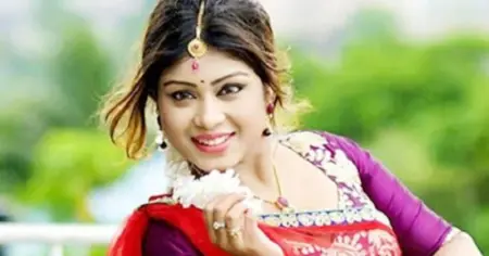 কক্সবাজারে বিশেষ ট্যুরে ঢালিউড অভিনেত্রী মিষ্টি জান্নাত