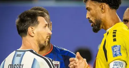 মেসির বিদায়ে দুই শব্দের আবেগঘন বার্তা কেপ ভার্দের গোলরক্ষক ভোজিনহার
