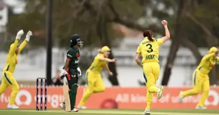 অস্ট্রেলিয়ার বিপক্ষে ওয়ানডে সিরিজে ধবলধোলাই বাংলাদেশ নারী ক্রিকেট দল