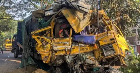 নাটোরে বাস-ট্রাক সংঘর্ষে নিহত ১৪ জনের ৫ জনই শরীয়তপুরের, শোকের ছায়া