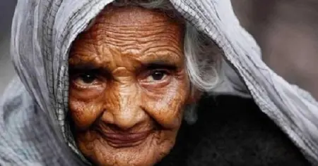 বিশ্ব প্রবীণ দিবস আজ: সুরক্ষা ও পুনর্বিবেচনার বার্তা রাষ্ট্রপতি ও প্রধানমন্ত্রীর