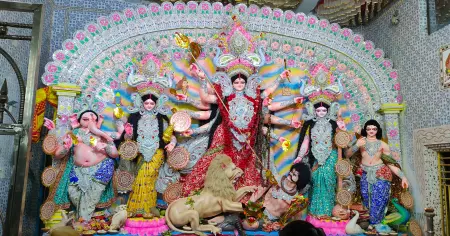 প্রতিমা বিসর্জনে সাঙ্গ হচ্ছে শারদীয় দুর্গোৎসব, দেশজুড়ে বিদায়ের সুর