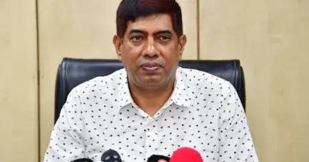 প্রতিমন্ত্রীর অস্ত্র হাতে অভিযান: আইনের ব্যত্যয় হলে ব্যবস্থার আশ্বাস ডিবি প্রধানের