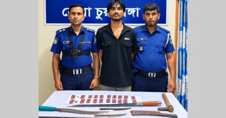 আলমডাঙ্গায় ২৭ মামলার পলাতক আসামি পিয়াল গ্রেপ্তার, দেশীয় অস্ত্র ও মাদক উদ্ধার