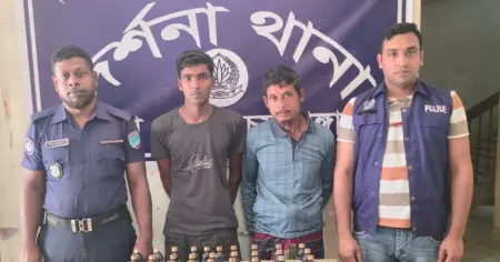চুয়াডাঙ্গার দর্শনায় ৫৫ বোতল উইনসেরেক্সসহ দুই মাদক কারবারি গ্রেফতার