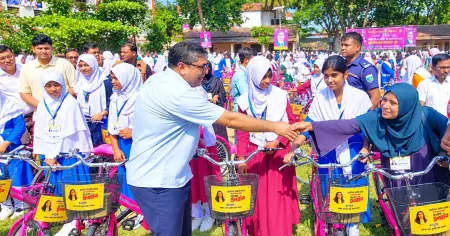 জাইমা রহমানের জন্মদিনে ৫৪৮ ছাত্রীকে বাইসাইকেল উপহার দিলেন প্রতিমন্ত্রী শাহে আলম
