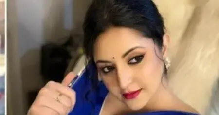 শরতের কাশবনে না যাওয়ার আক্ষেপ পরীমনির, সঙ্গী হুমায়ূন আহমেদের বই