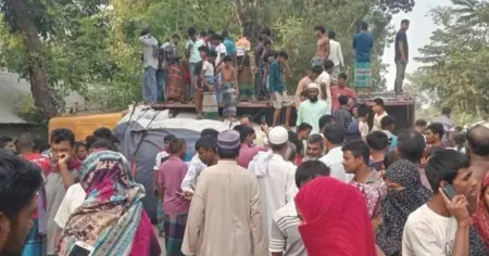 রৌমারীতে ট্রাক ও অটোরিকশার মুখোমুখি সংঘর্ষে নারী ও শিশুসহ ৫ জনের প্রাণহানি