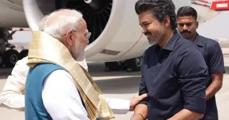 চেন্নাই বিমানবন্দরে প্রধানমন্ত্রী মোদিকে স্বাগত জানালেন মুখ্যমন্ত্রী বিজয়  