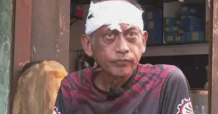 যশোরে নিজ বাড়ির সামনে হামলার শিকার অভিনেতা সমু চৌধুরী, মাথায় সেলাই